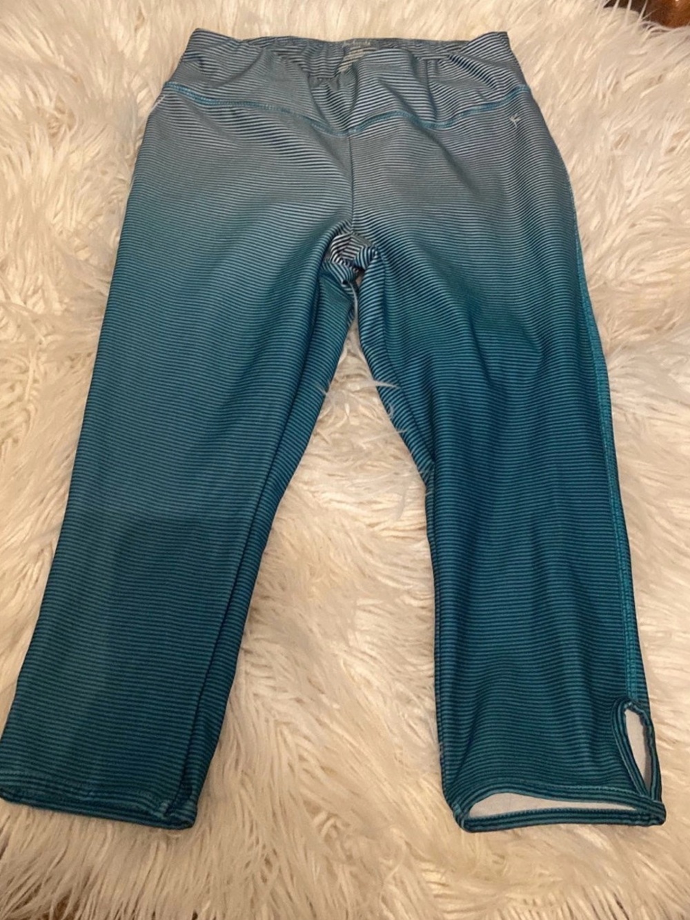 Danskin Now women’s size small Teal to Navy Ombre Capri Leggings athletic wear